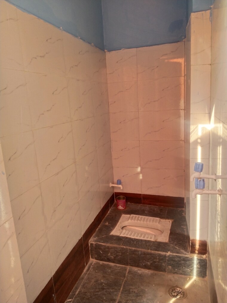 Bathroom, sector 62 a noida 1 Bedroom 450 Sq.Ft. Independent House In Sector 62 A Noida Noida 9555005