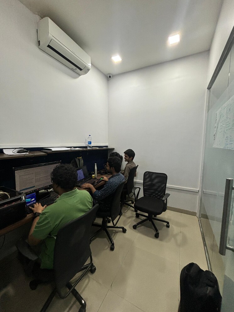 Team Area, platinum-techno-park Commercial Office Space 650 Sq.Ft. In Vashi Sector 30 Navi Mumbai 9555037