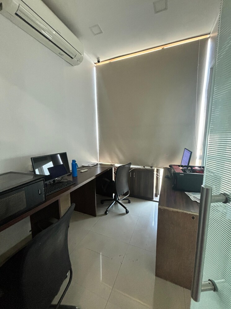 Team Area, platinum-techno-park Commercial Office Space 650 Sq.Ft. In Vashi Sector 30 Navi Mumbai 9555037