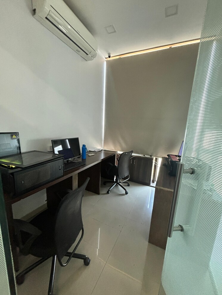 Team Area, platinum-techno-park Commercial Office Space 650 Sq.Ft. In Vashi Sector 30 Navi Mumbai 9555037