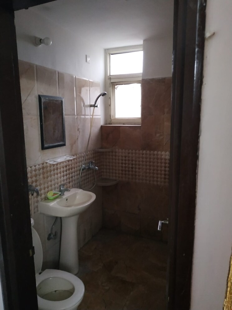 Bathroom, singla-south-city 3 Bedroom 1590 Sq.Ft. Apartment In Lohgarh Zirakpur 9555048