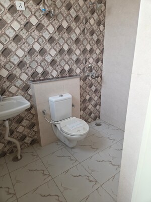Bathroom in 4 BHK Builder Floor at Vetruvia Homes 3, Sector 17 – for Rent