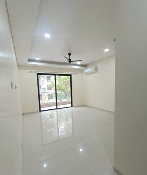 Room in 4 BHK Apartment at Supreme Belmac Residences, Kalyani Nagar – for Sale