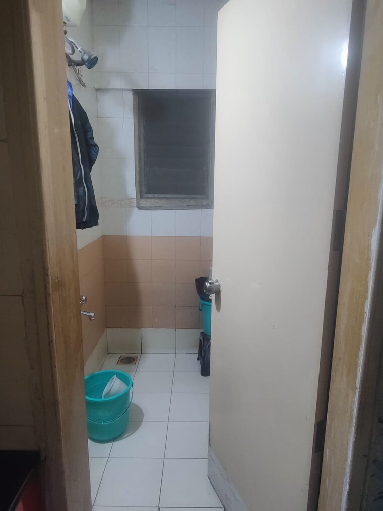 Bathroom, mahalaxmi-vihar 2 Bedroom 2000 Sq.Ft. Penthouse In Vishrantwadi Pune 9555085