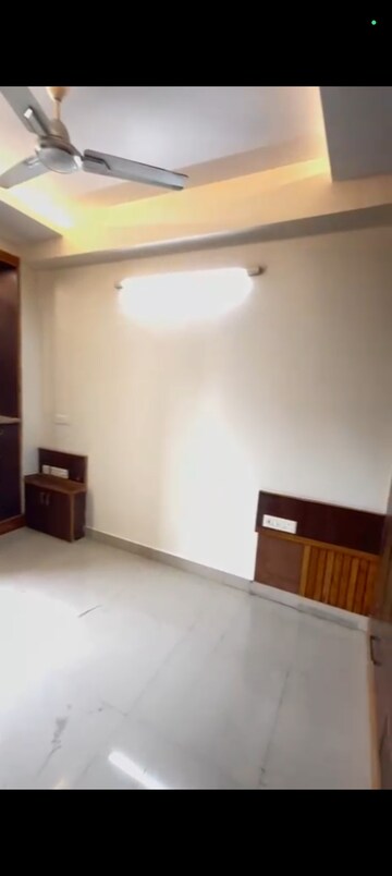 Room in 3 BHK Apartment at VVIP Addresses, Raj Nagar Extension – for Rent