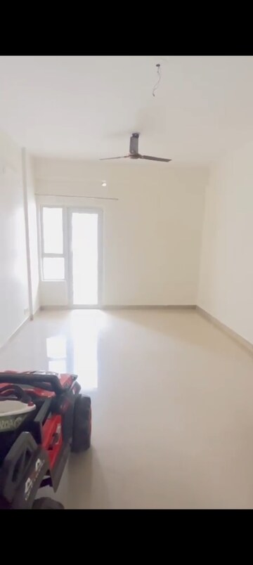 Room in 3 BHK Apartment at VVIP Addresses, Raj Nagar Extension – for Rent