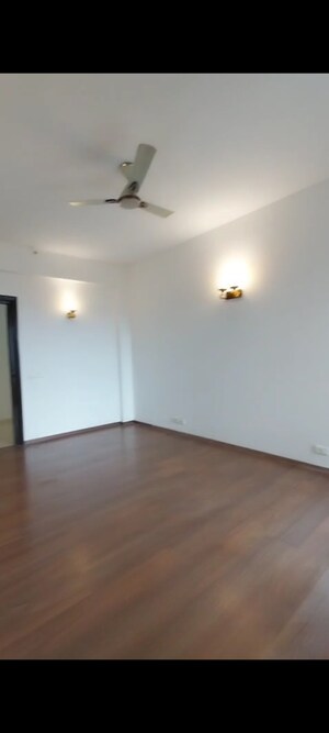 Room in 3.5 BHK Apartment at Emaar The Palm Springs, Sector 54 – for Sale