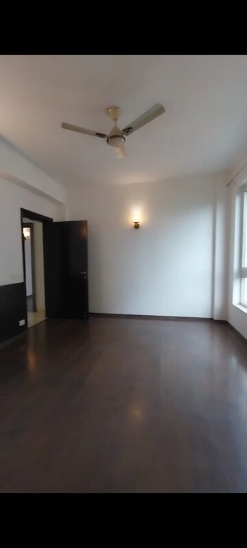 Room in 3.5 BHK Apartment at Emaar The Palm Springs, Sector 54 – for Sale