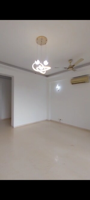 Room in 3.5 BHK Apartment at Emaar The Palm Springs, Sector 54 – for Sale