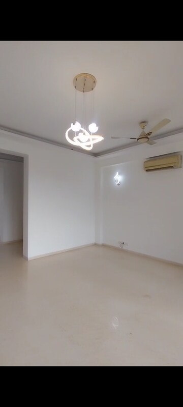 Room in 3.5 BHK Apartment at Emaar The Palm Springs, Sector 54 – for Sale