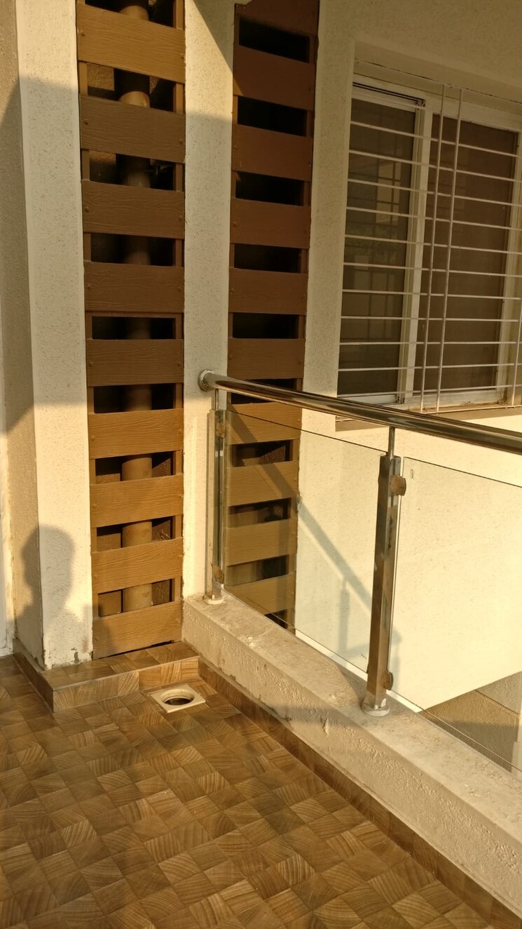 Balcony, pate-life-montage 2.5 Bedroom 780 Sq.Ft. Apartment In Sus Pune 9555127