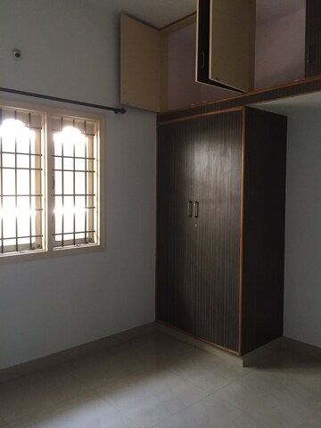 Room in 2 BHK Independent House at Hrbr Layout – for Rent