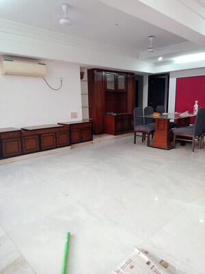Room in 2 BHK Apartment at Orchid Tower, Worli – for Rent