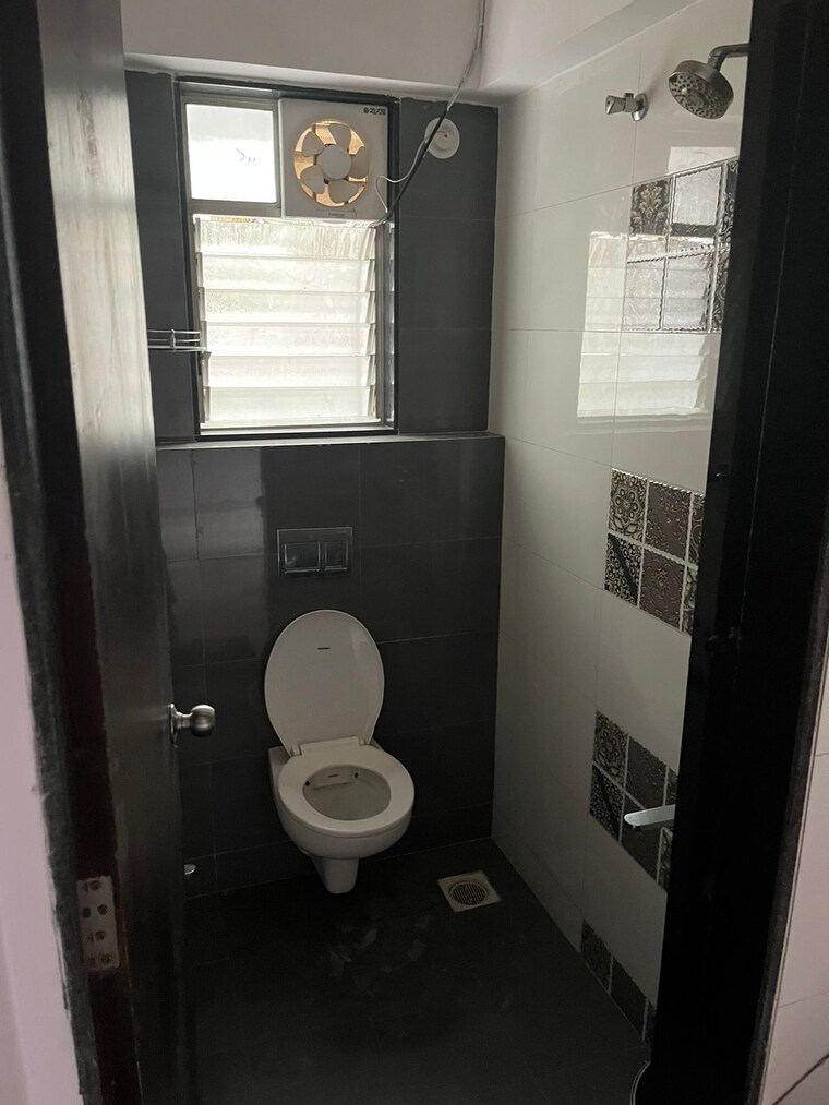 Bathroom, karve nagar 2 Bedroom 940 Sq.Ft. Apartment In Karve Nagar Pune 9555176