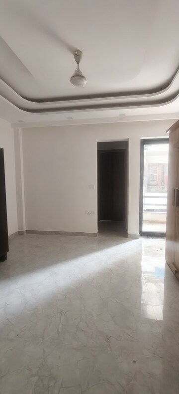Room in 3.5 BHK Builder Floor at Sector 31 – for Rent