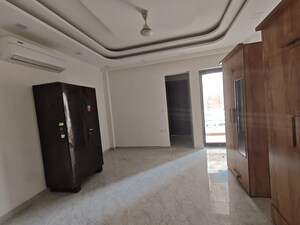 Building Lobby in 3.5 BHK Builder Floor at Sector 31 – for Rent