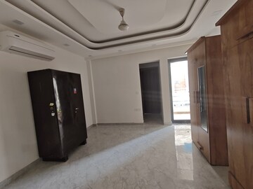 Building Lobby in 3.5 BHK Builder Floor at Sector 31 – for Rent