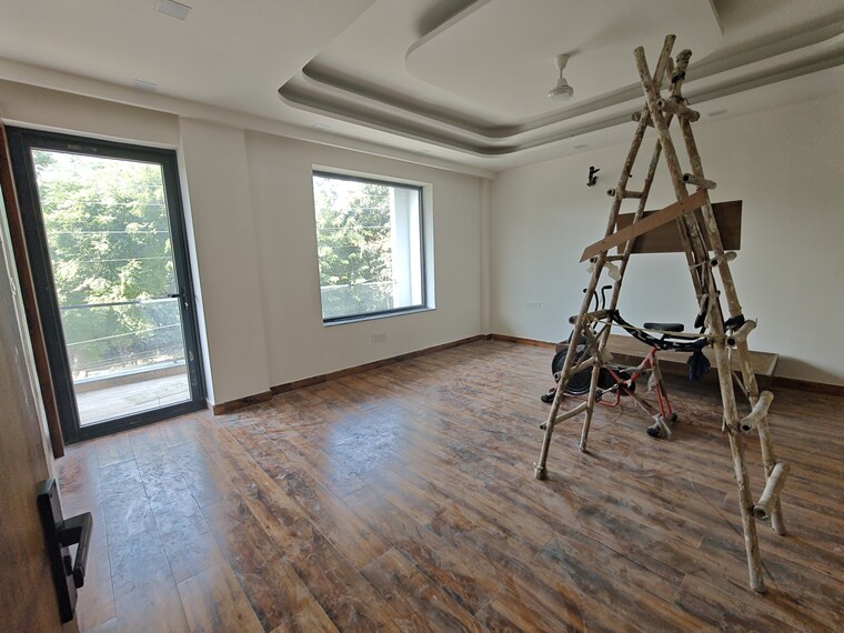 Gym, sector 31 3.5 Bedroom 2250 Sq.Ft. Builder Floor In Sector 31 Faridabad 9555199