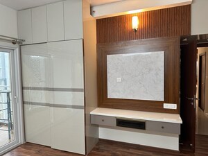 Room in 3 BHK Apartment at LnT Raintree Boulevard, Hebbal – for Rent