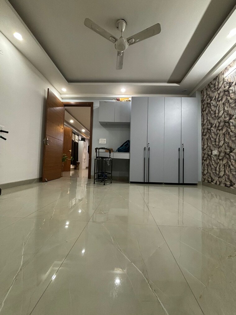 Room, saket 3 Bedroom 1500 Sq.Ft. Builder Floor In Saket Delhi 9555265