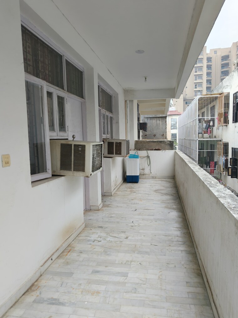 Balcony, ardee-city 3 Bedroom 2500 Sq.Ft. Builder Floor In Sector 52 Gurgaon 9555277