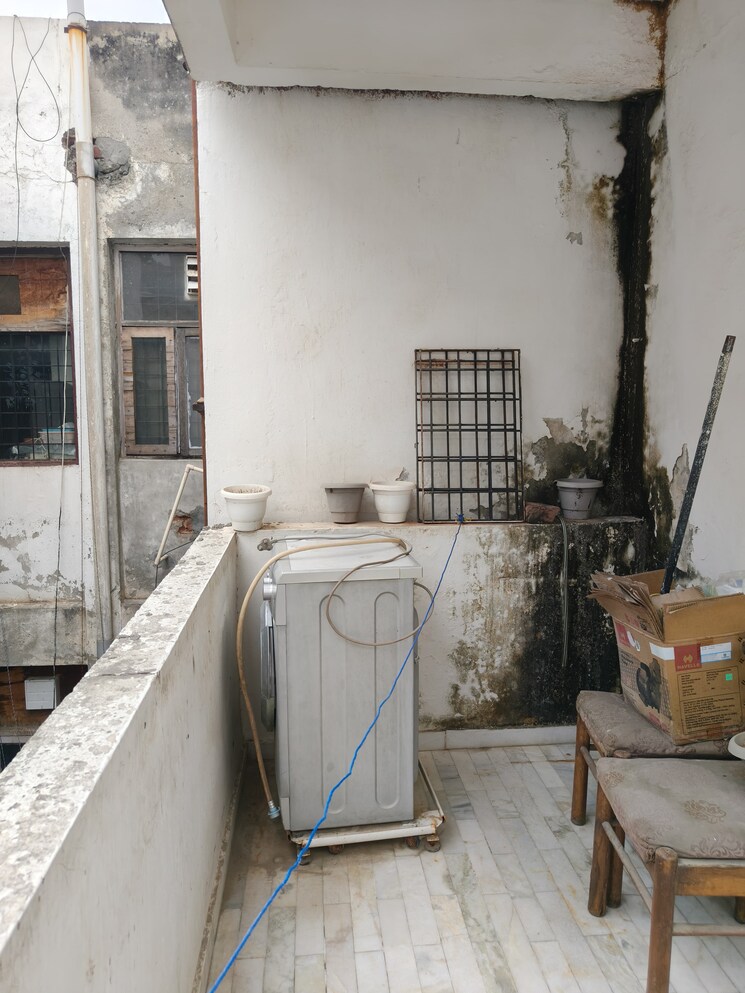 Balcony, ardee-city 3 Bedroom 2500 Sq.Ft. Builder Floor In Sector 52 Gurgaon 9555277