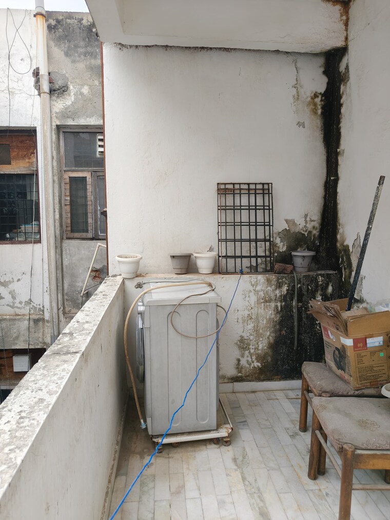 Balcony, ardee-city 3 Bedroom 2500 Sq.Ft. Builder Floor In Sector 52 Gurgaon 9555277