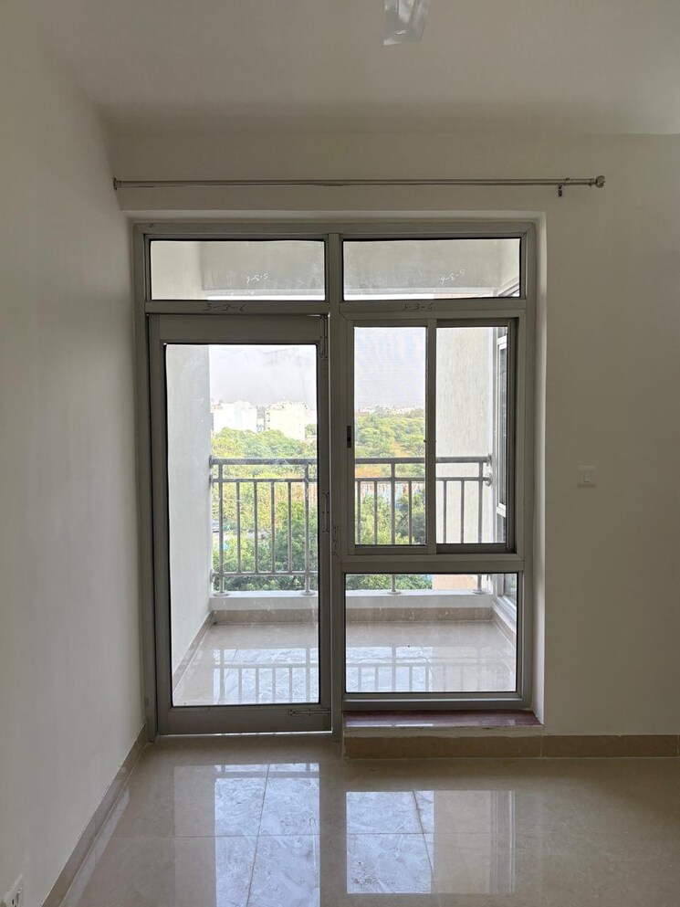 Room, sector 19 dwarka 3 Bedroom 1600 Sq.Ft. Apartment In Sector 19 Dwarka Delhi 9555289