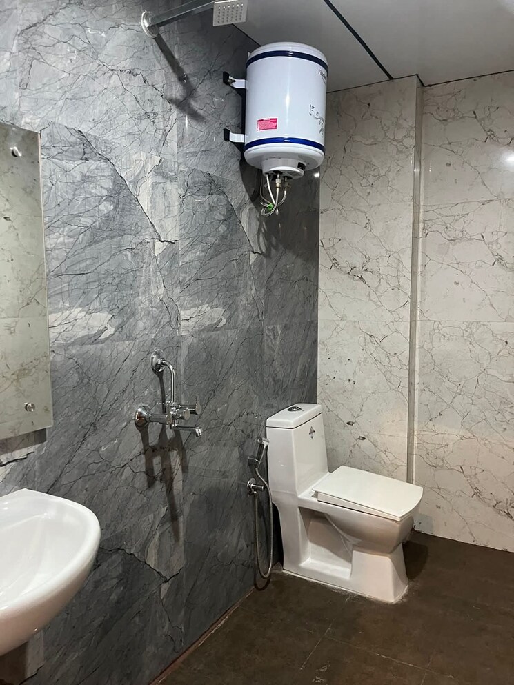 Bathroom, chattarpur 2 Bedroom 850 Sq.Ft. Builder Floor In Chattarpur Delhi 9555313