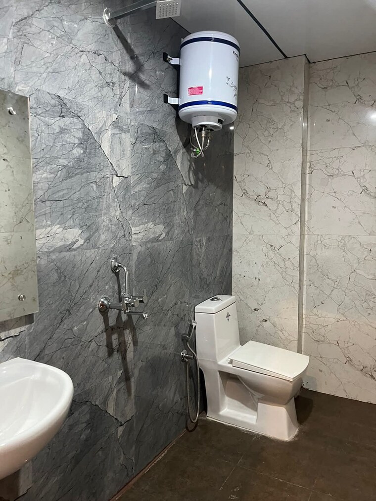 Bathroom, chattarpur 2 Bedroom 850 Sq.Ft. Builder Floor In Chattarpur Delhi 9555313