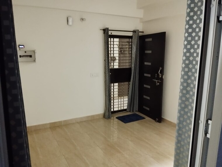 Room, gaur-city-2-14th-avenue 1 Bedroom 550 Sq.Ft. Apartment In Sector 16c Greater Noida Greater Noida 9555353