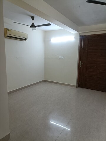 Room in 2 BHK Builder Floor at Ansal API Esencia, Sector 67 – for Rent
