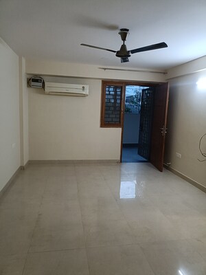 Room in 2 BHK Builder Floor at Ansal API Esencia, Sector 67 – for Rent