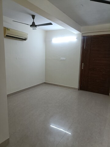 Room in 2 BHK Builder Floor at Ansal API Esencia, Sector 67 – for Rent