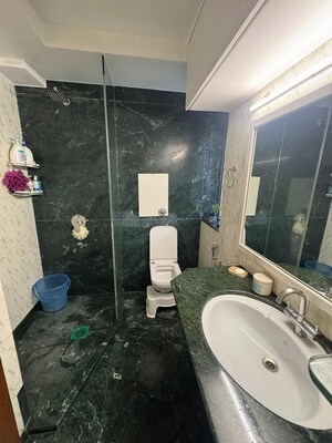  3 BHK Apartment at Girnar Apartment Pali Hill, Pali Hill – for Rent