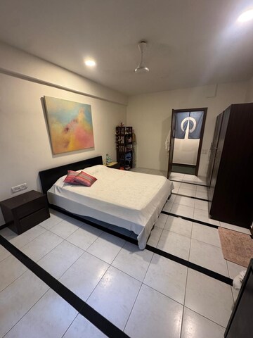 Bedroom in 3 BHK Apartment at Girnar Apartment Pali Hill, Pali Hill – for Rent