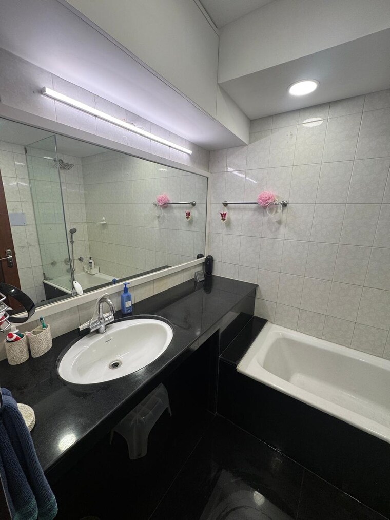 Bathroom, girnar-apartment-pali-hill 3 Bedroom 1600 Sq.Ft. Apartment In Pali Hill Mumbai 9555382