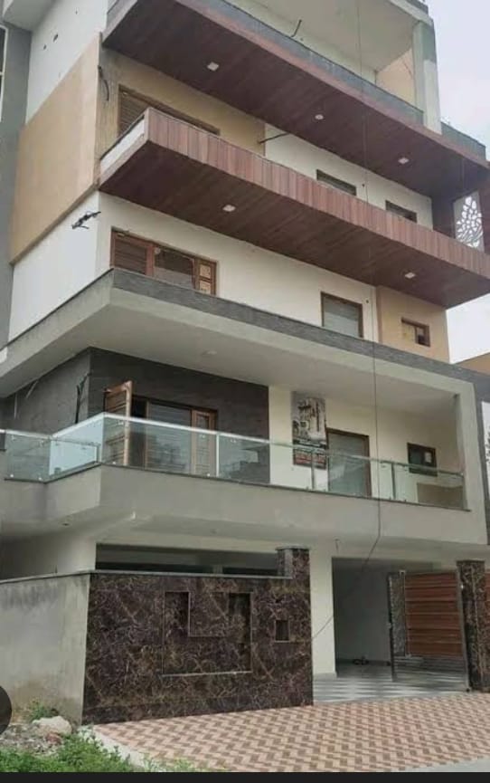6 BHK + Pooja Room 2152 Sq.Ft. Independent House in RWA Apartments Sector 47