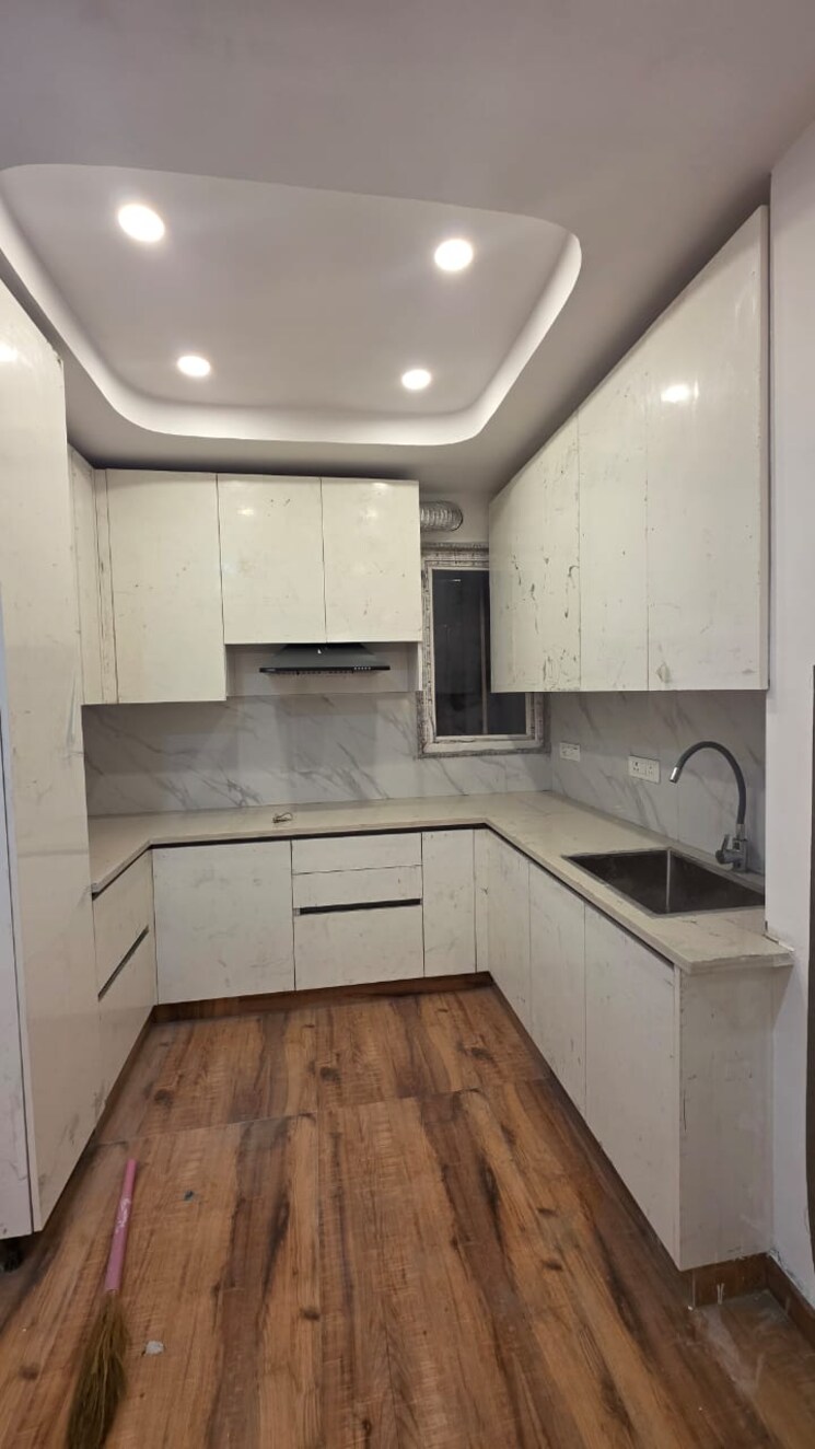 Kitchen, freedom fighters enclave 3 Bedroom 1400 Sq.Ft. Builder Floor In Freedom Fighters Enclave Delhi 9555414