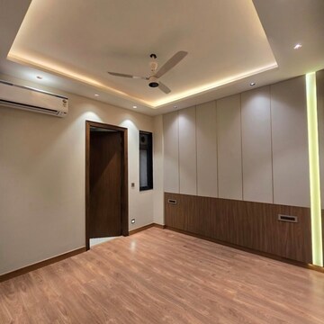 Room in 4 BHK Builder Floor at Emaar Marbella, Sector 66 – for Sale