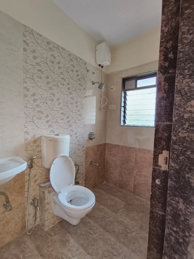 Bathroom, aggarwal-sumeet-elegance 2 Bedroom 650 Sq.Ft. Apartment In Manpada Thane 9555469