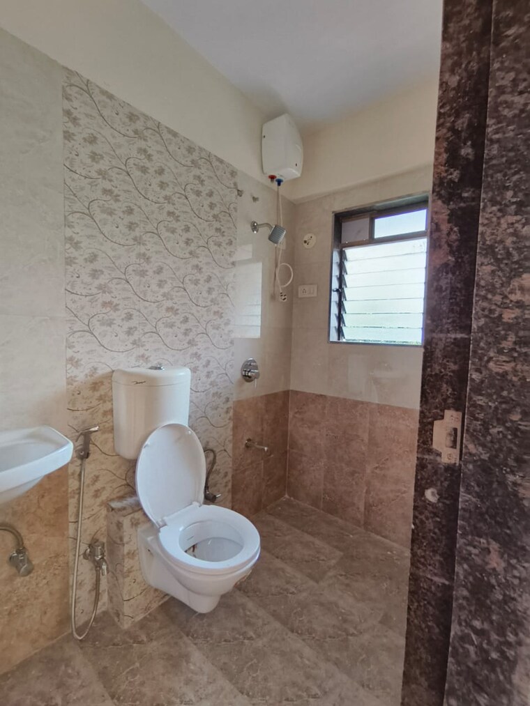 Bathroom, aggarwal-sumeet-elegance 2 Bedroom 650 Sq.Ft. Apartment In Manpada Thane 9555469