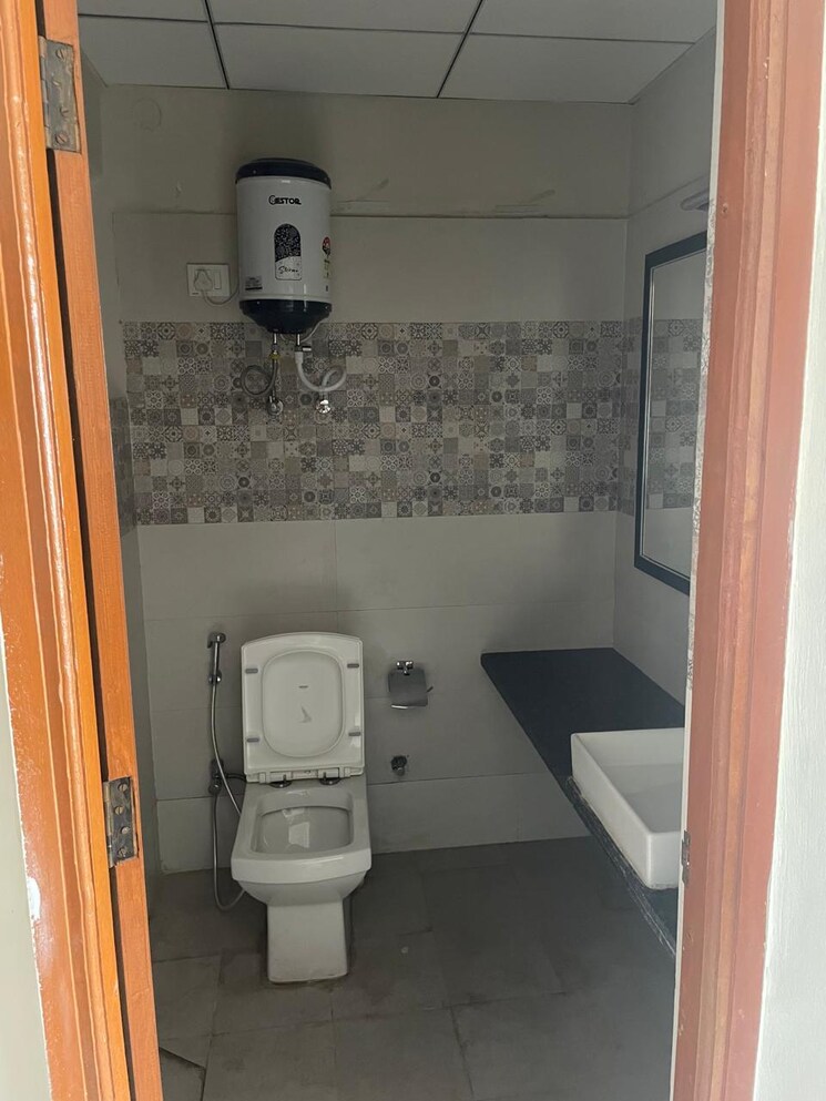 Bathroom, paramount-golfforeste 1 Bedroom 435 Sq.Ft. Apartment In Zeta I Greater Noida Greater Noida 9555475