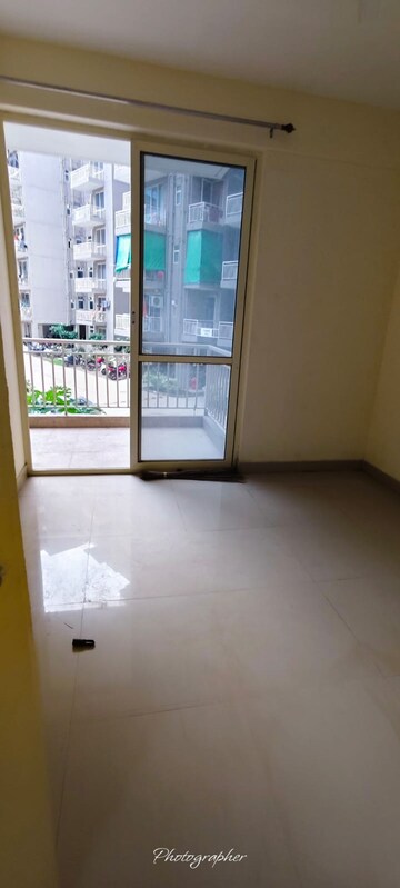 Room in 3 BHK Apartment at Conscient Habitat 78, Sector 78 – for Rent