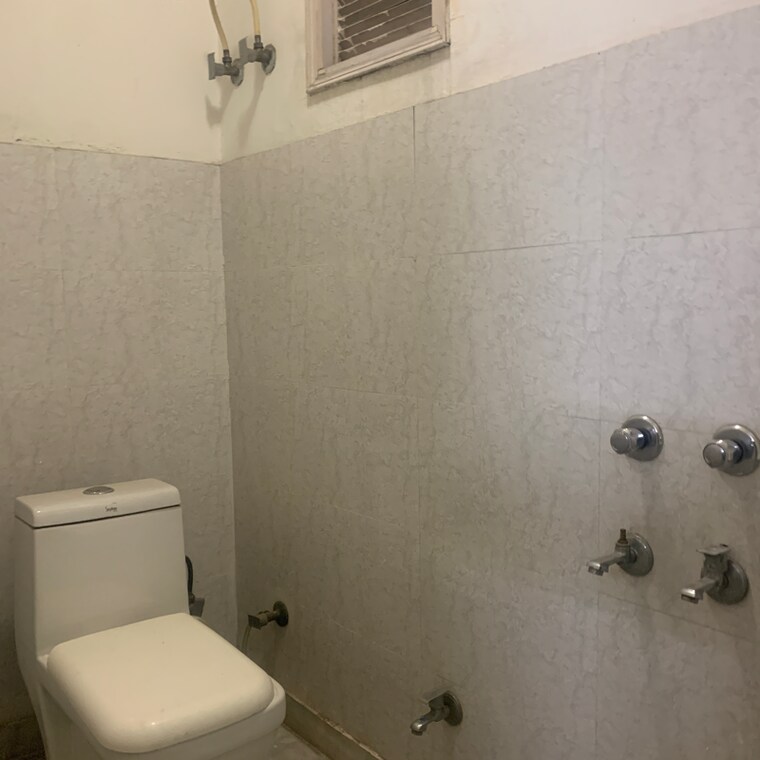 Bathroom, adchini 3 Bedroom 800 Sq.Ft. Builder Floor In Adchini Delhi 9555544