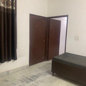 Room in 3 BHK Builder Floor at Adchini – for Rent