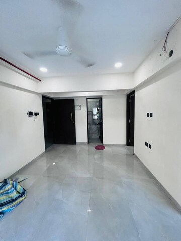 Room in 1 BHK Apartment at Paradigm El Signora, Jogeshwari West – for Rent