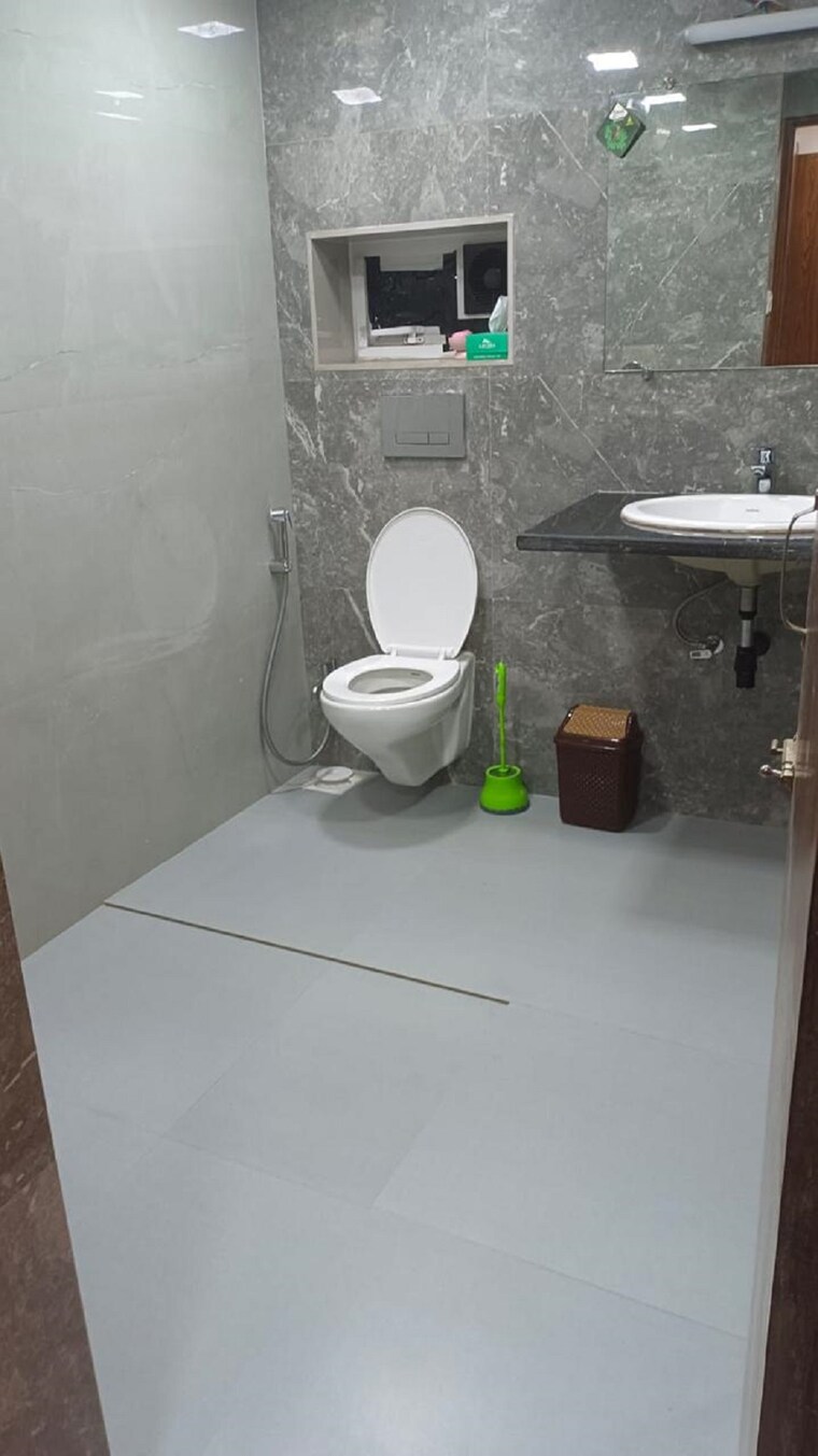 Bathroom, santacruz west 3 Bedroom 1100 Sq.Ft. Apartment In Santacruz West Mumbai 9555531