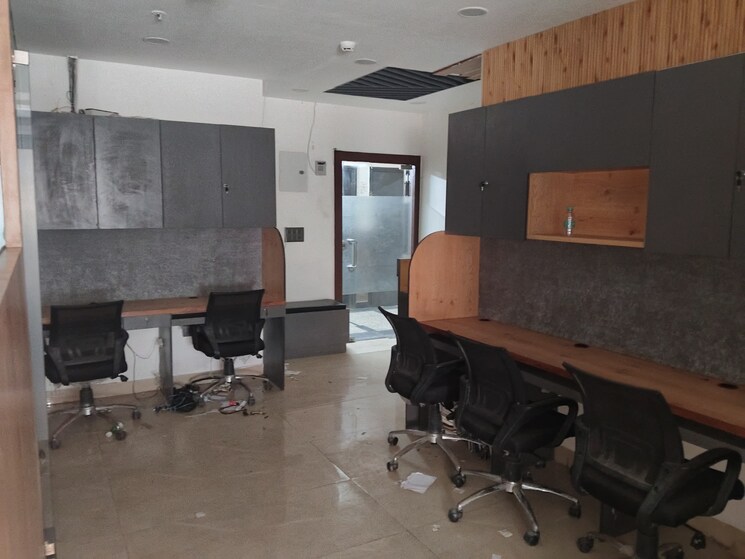 Team Area, netaji subhash place Commercial Office Space 839 Sq.Ft. In Netaji Subhash Place Delhi 9555548
