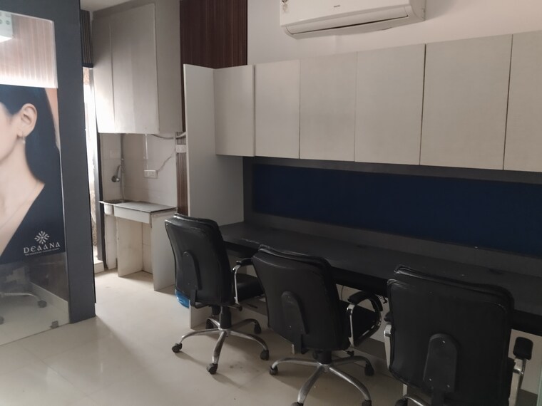 Team Area, netaji subhash place Commercial Office Space 810 Sq.Ft. In Netaji Subhash Place Delhi 9555568